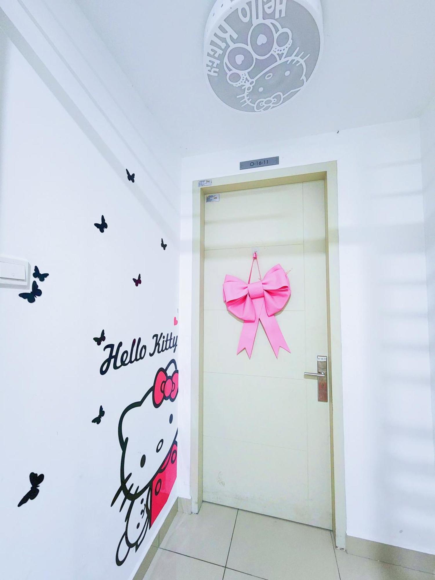 Hello Kitty Fully Air-con